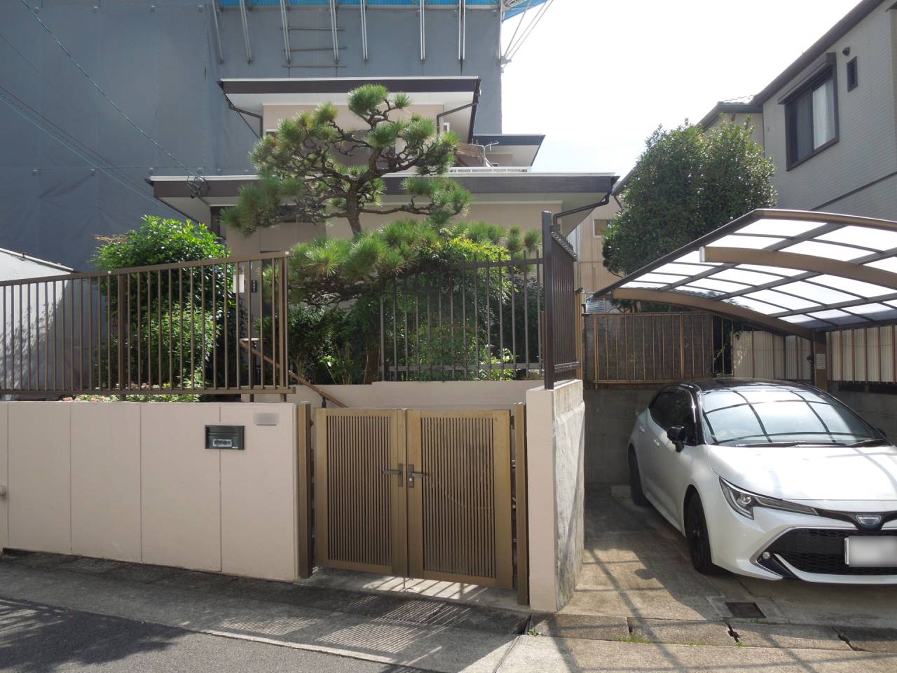 名古屋市名東区N様邸の外壁塗装と屋根塗装及び屋根板金修理